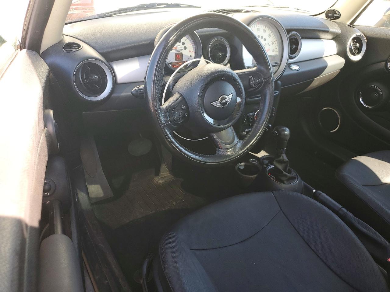 2011 MINI COOPER photo 8