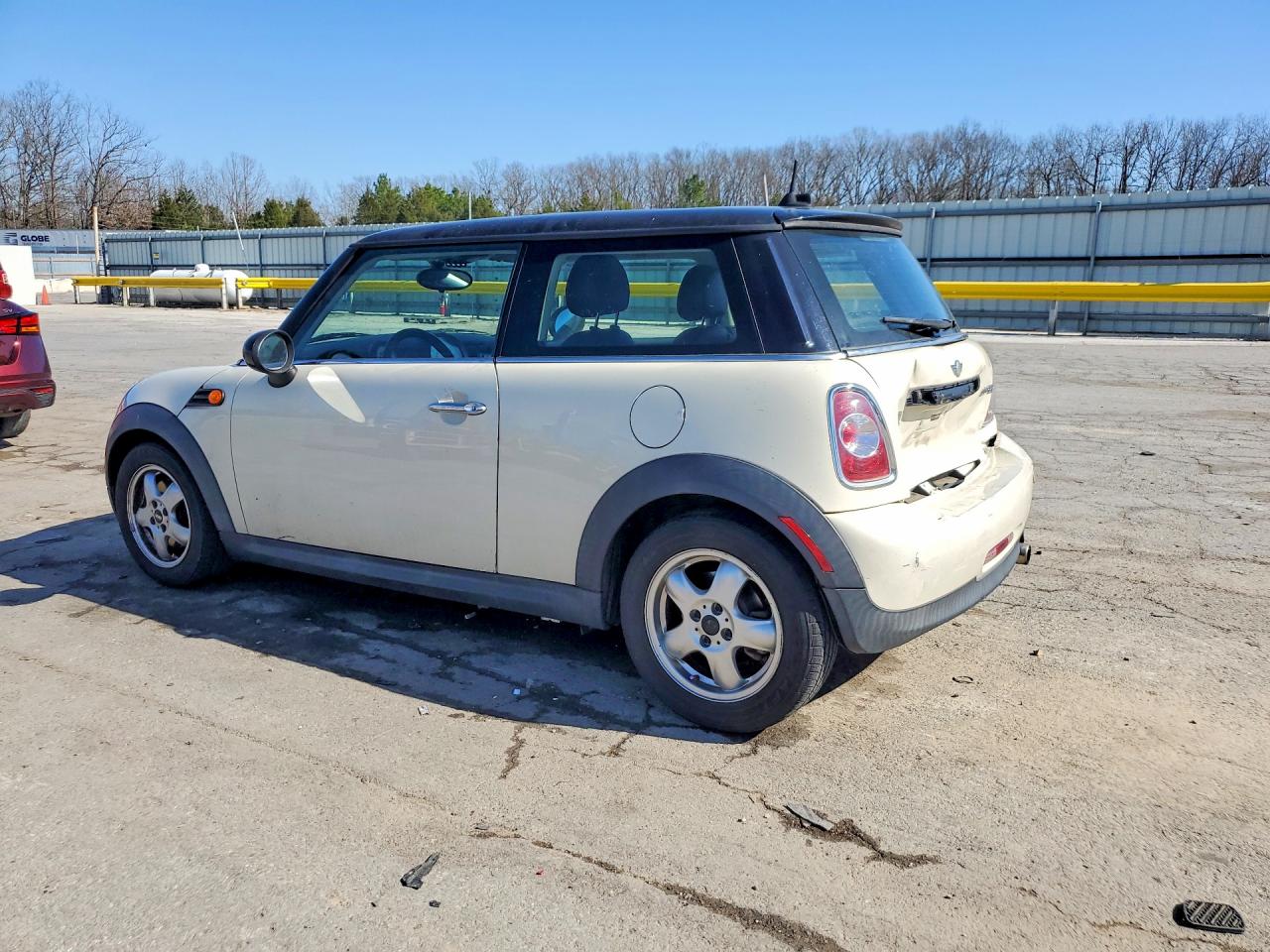 2011 MINI COOPER photo 2