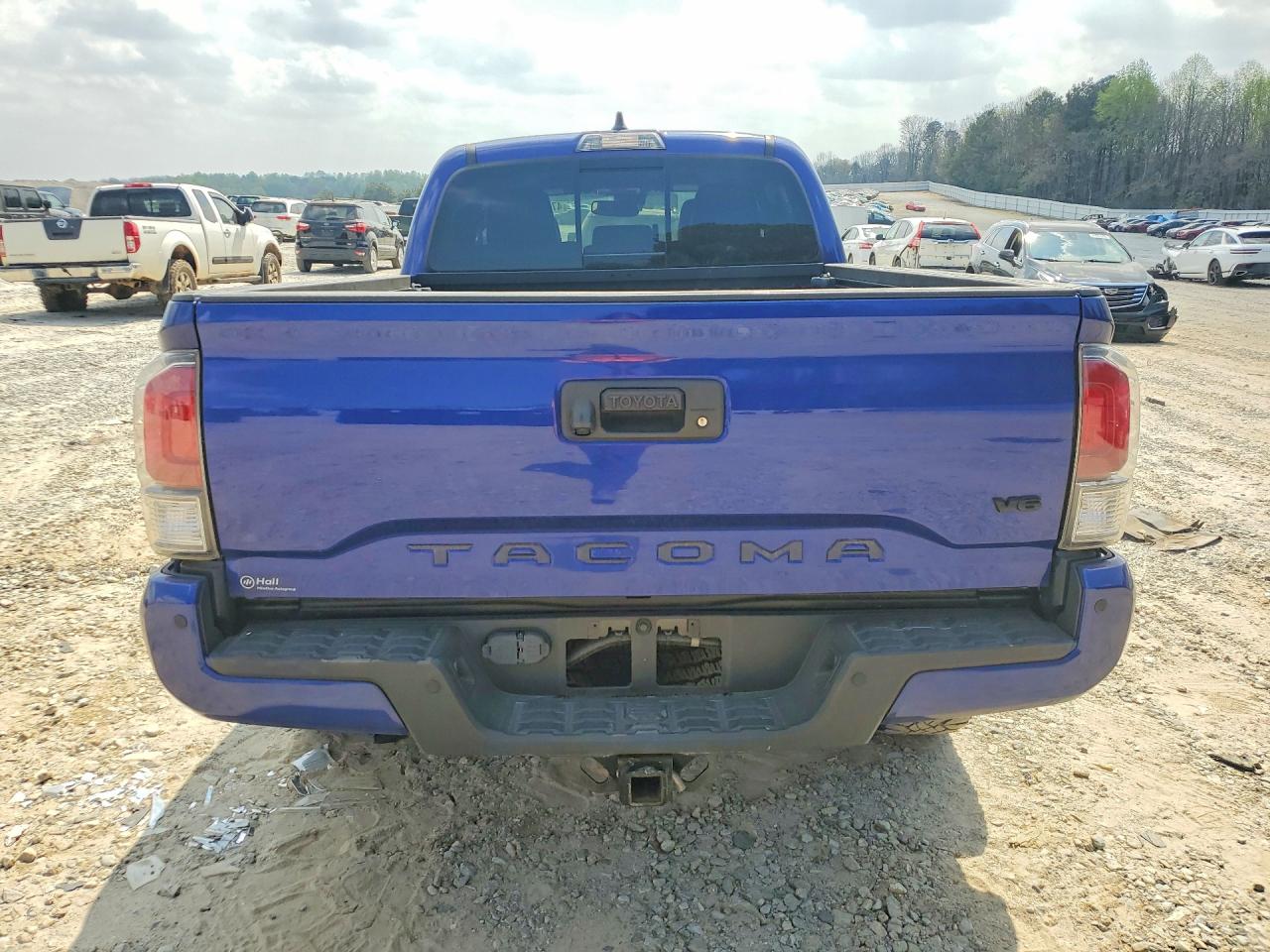 2022 TOYOTA TACOMA TRD OFF-ROAD photo 11