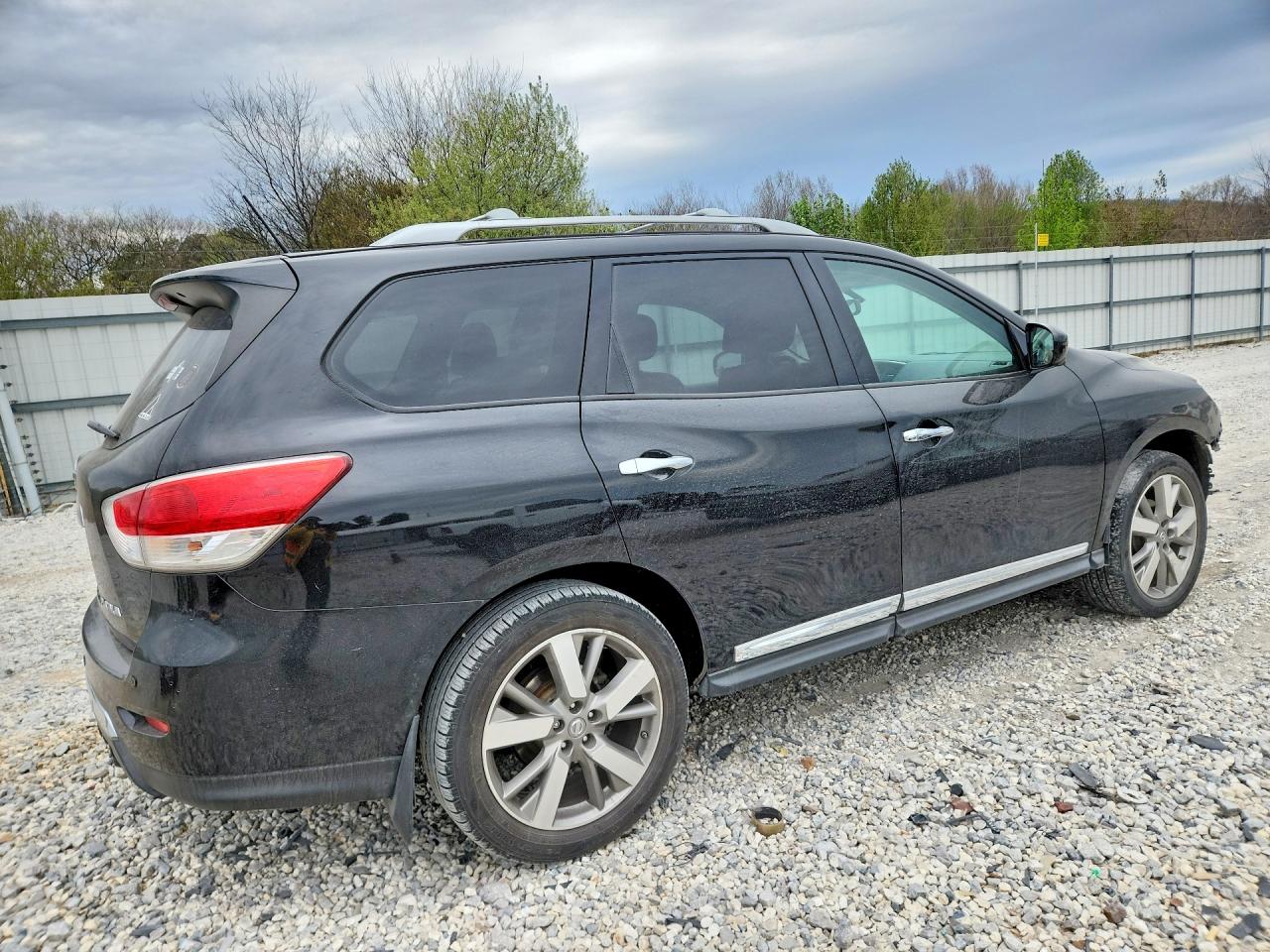 2013 NISSAN PATHFINDER S photo 5