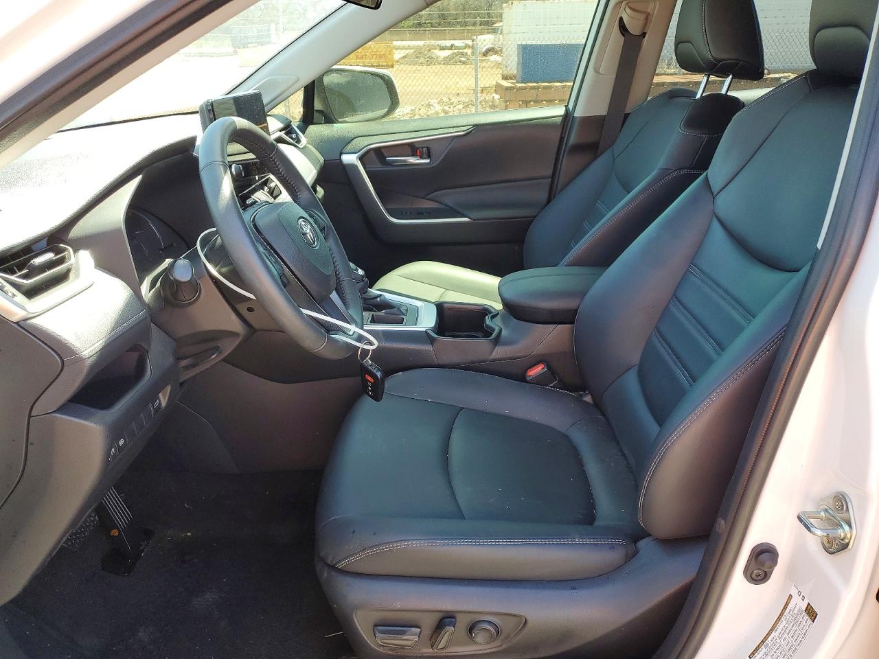 2024 TOYOTA RAV4 XLE PREMIUM photo 7