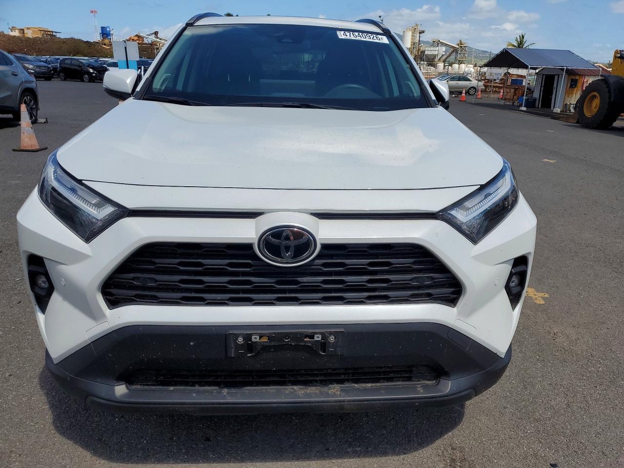 2024 TOYOTA RAV4 XLE PREMIUM photo 5