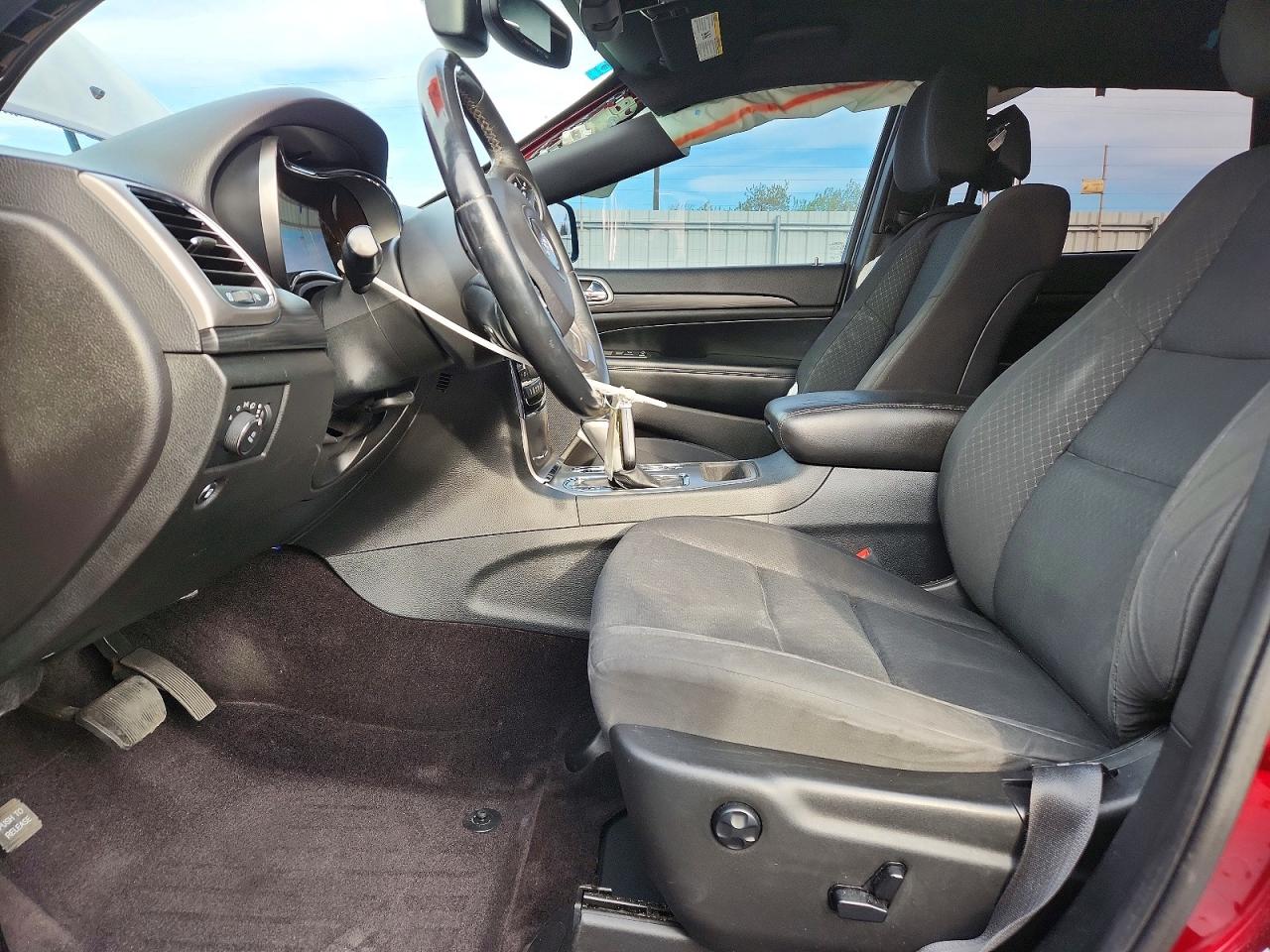 2019 JEEP GRAND CHEROKEE LAREDO photo 7