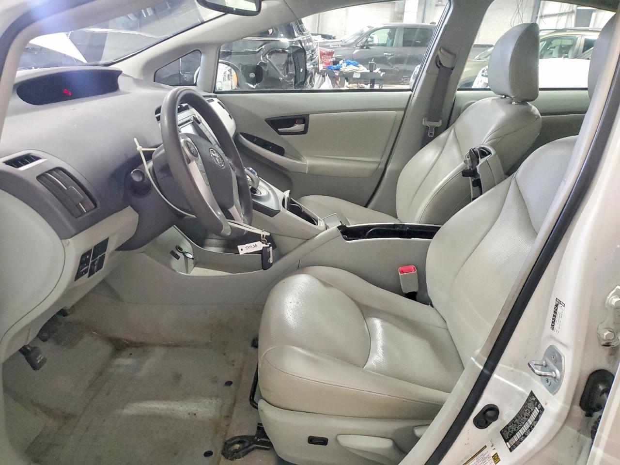 2011 TOYOTA PRIUS THREE photo 19