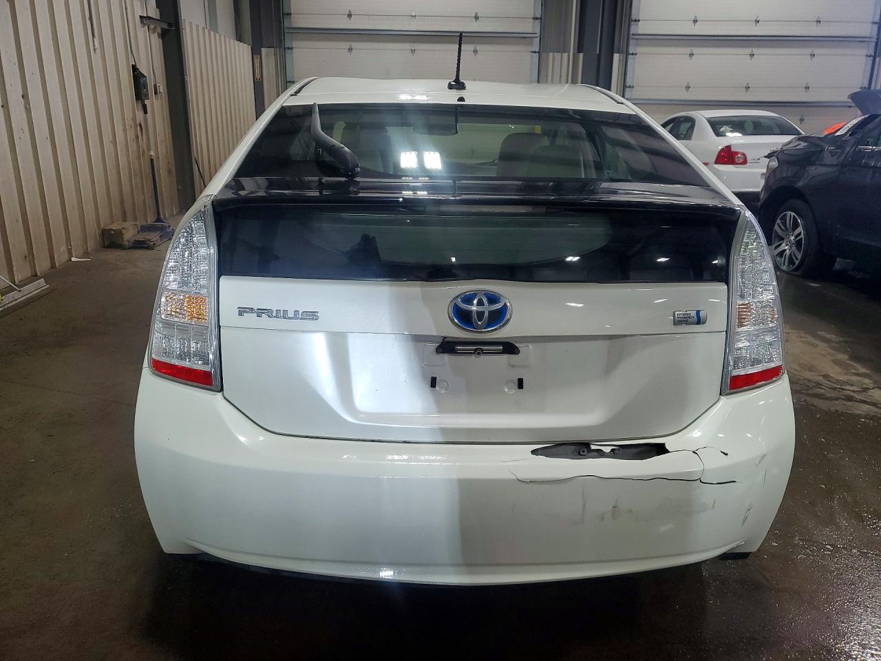 2011 TOYOTA PRIUS THREE photo 16