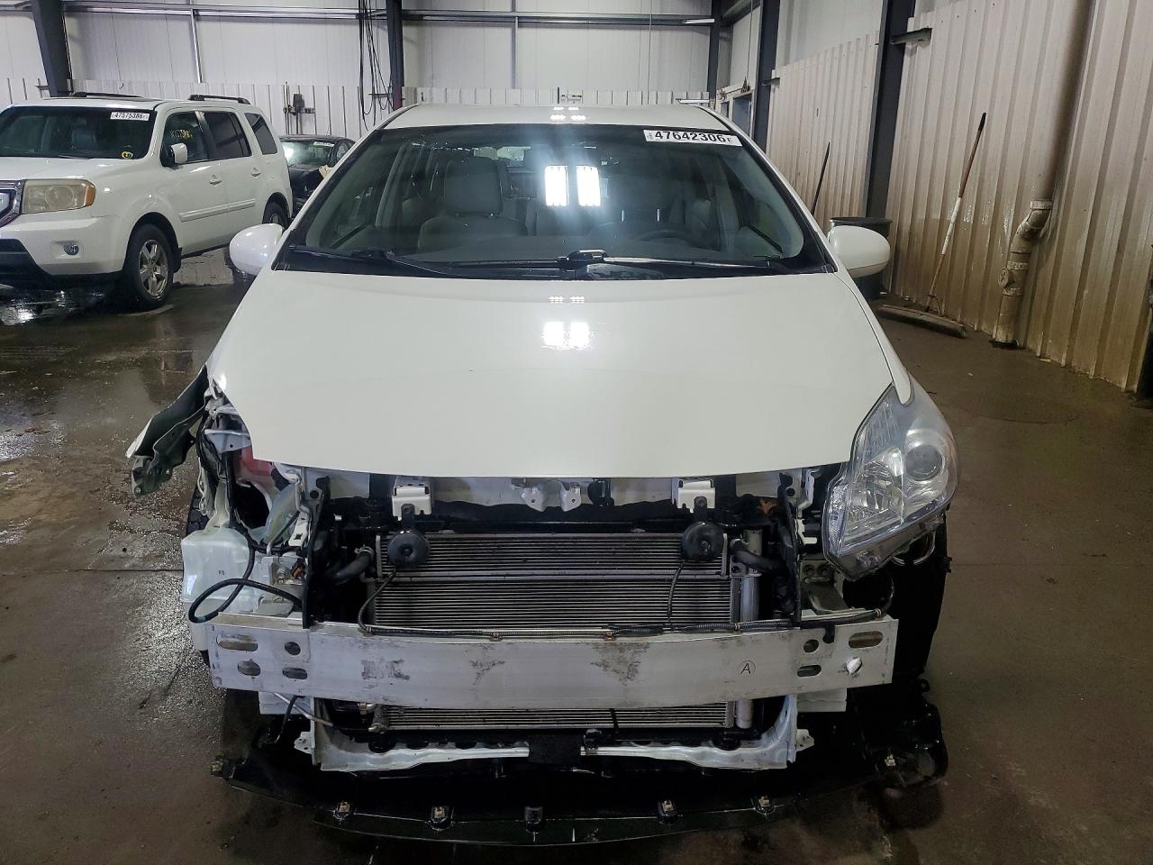 2011 TOYOTA PRIUS THREE photo 13