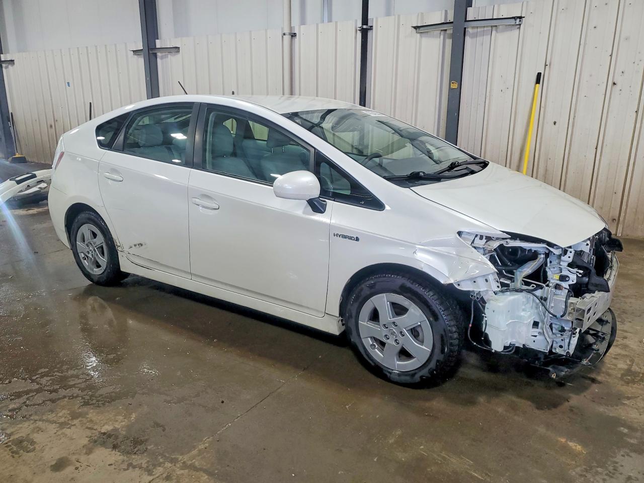 2011 TOYOTA PRIUS THREE photo 10