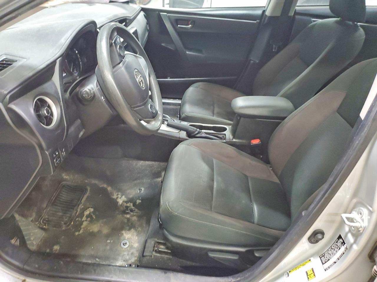2018 TOYOTA COROLLA LE photo 13