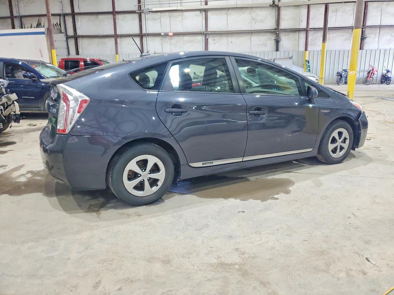 2014 TOYOTA PRIUS FOUR photo 5
