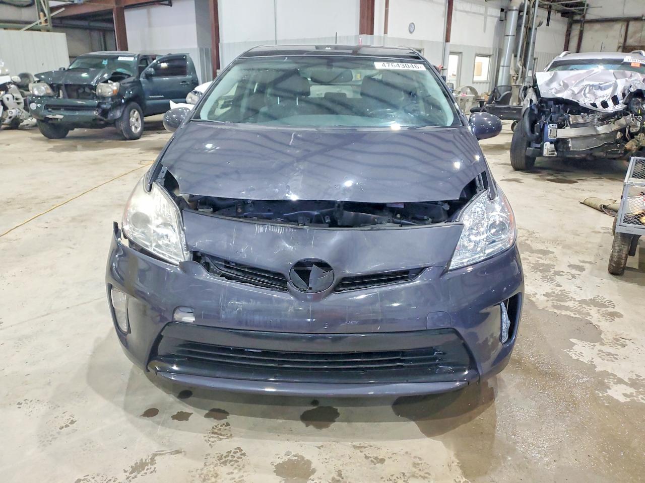 2014 TOYOTA PRIUS FOUR photo 9