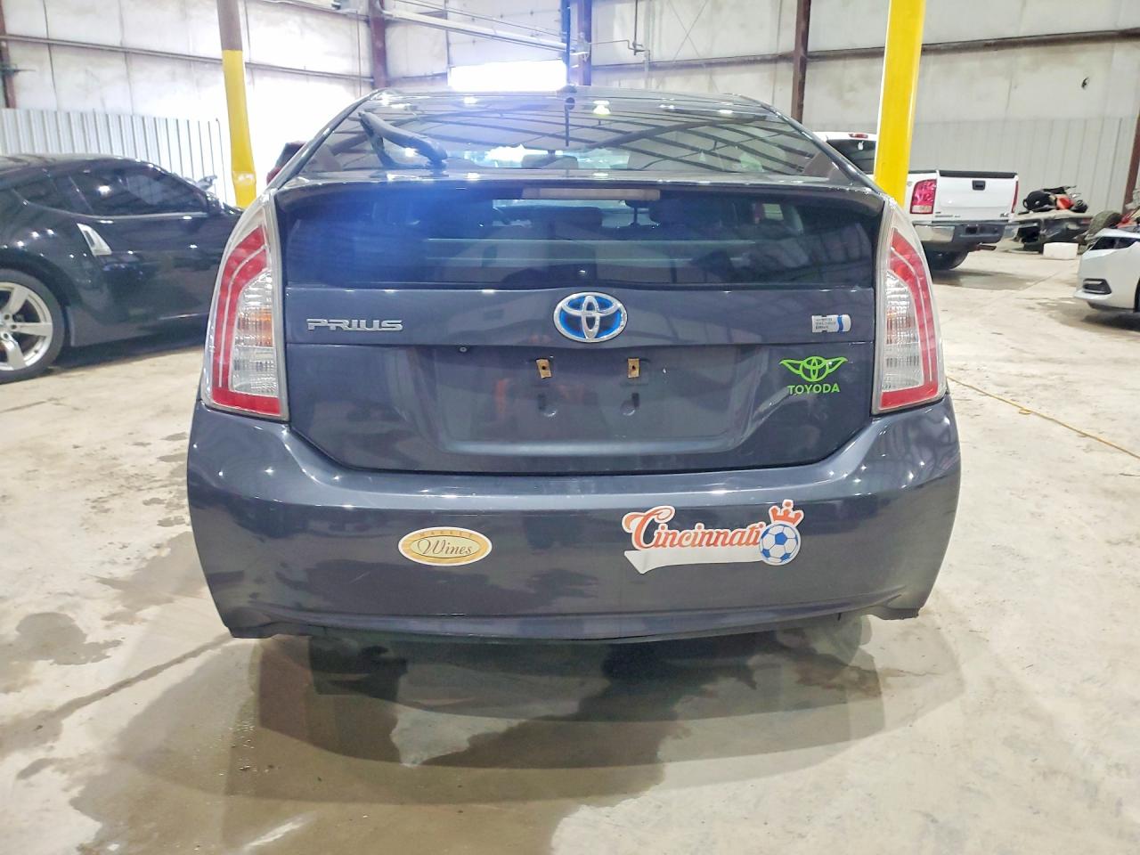 2014 TOYOTA PRIUS FOUR photo 11
