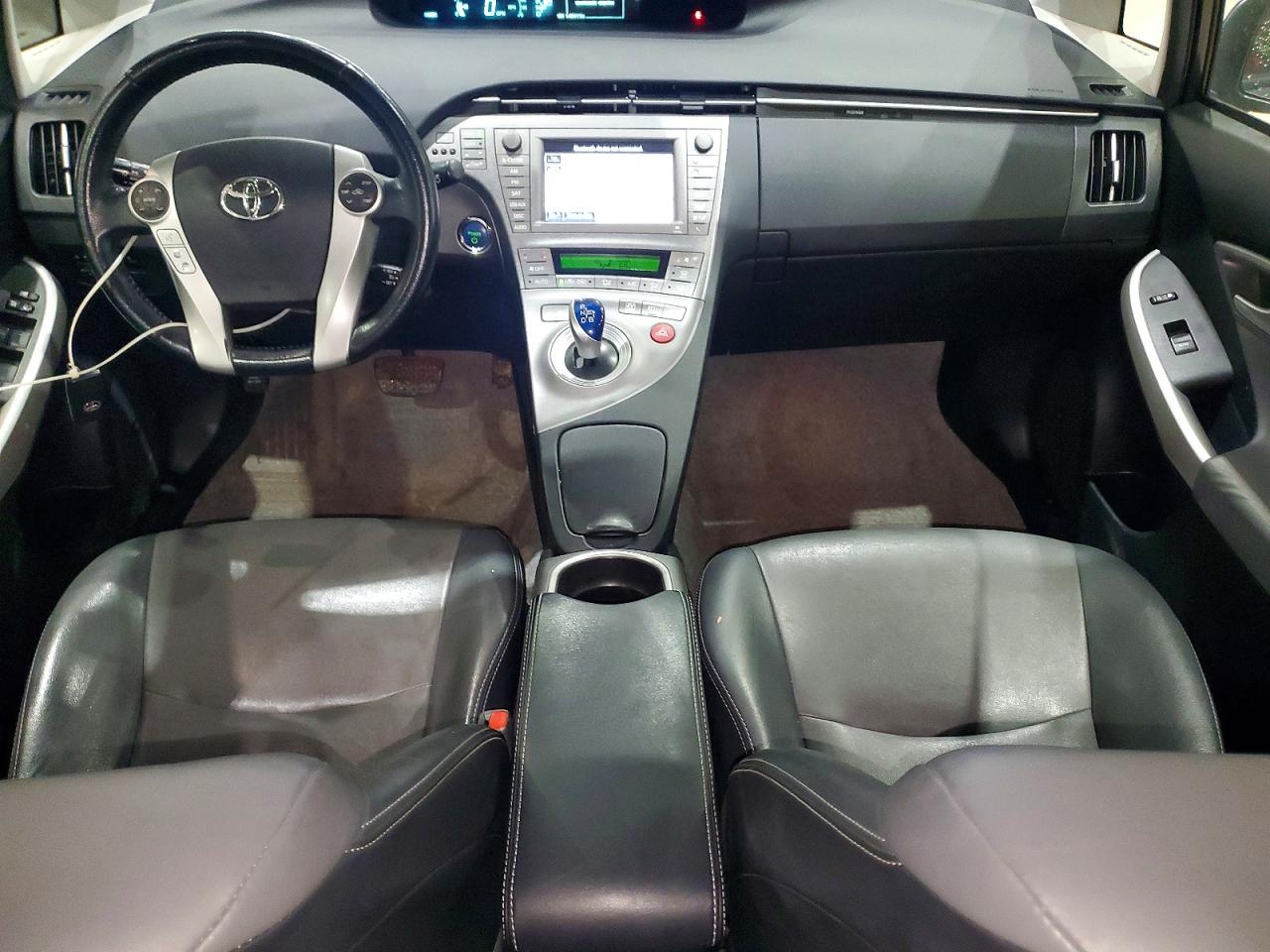 2014 TOYOTA PRIUS FOUR photo 15