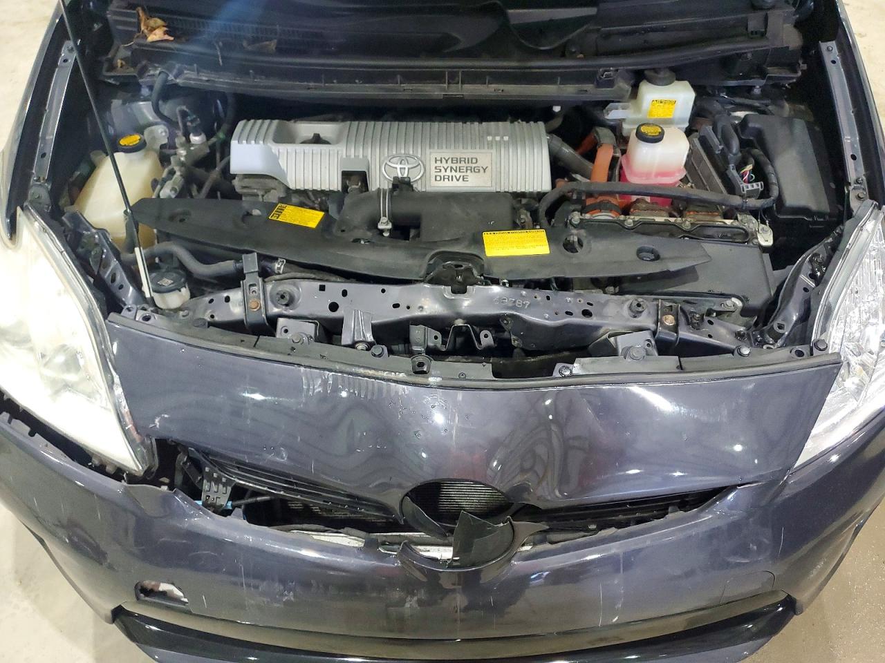 2014 TOYOTA PRIUS FOUR photo 23