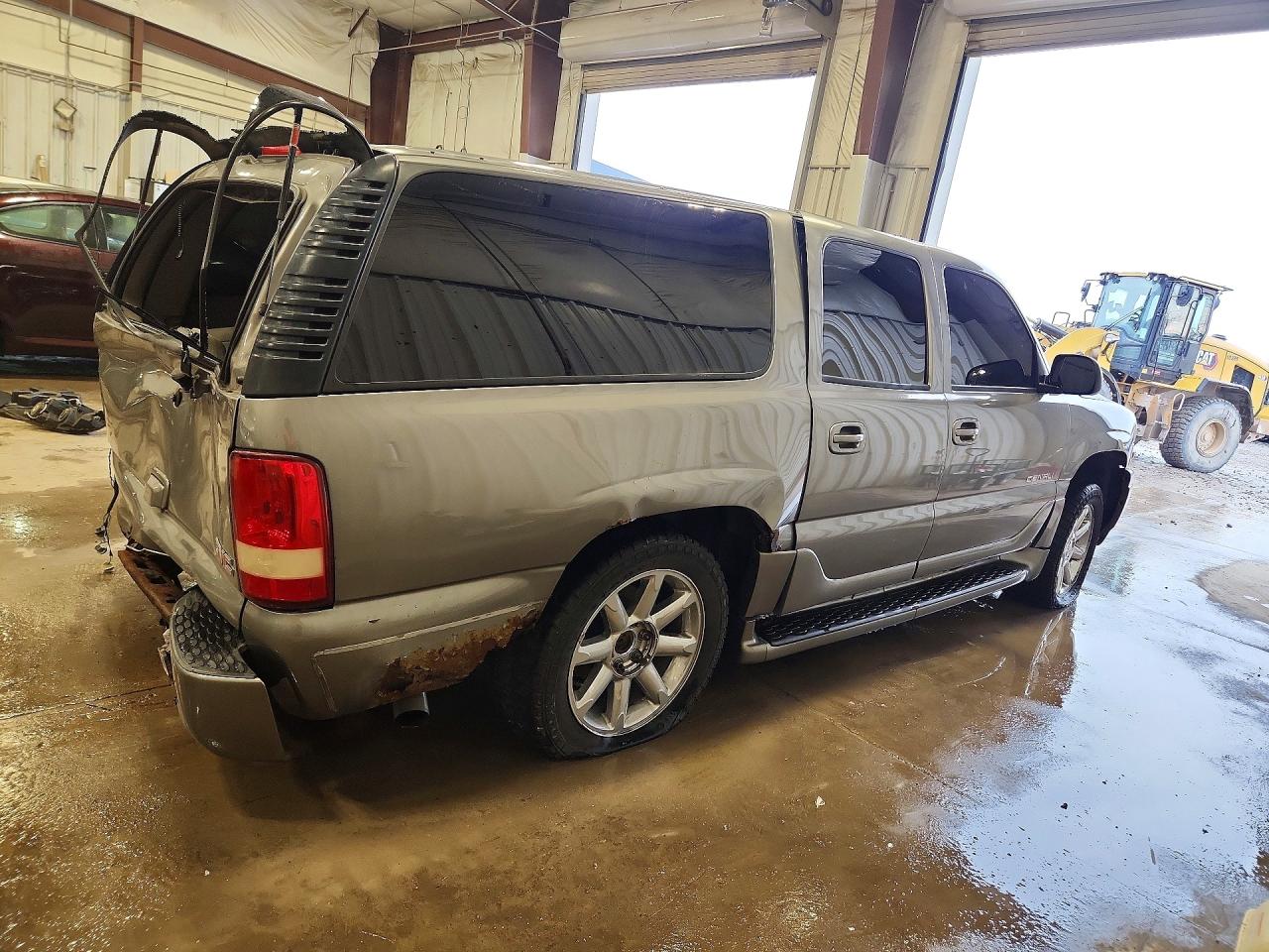 2005 GMC YUKON XL DENALI photo 5