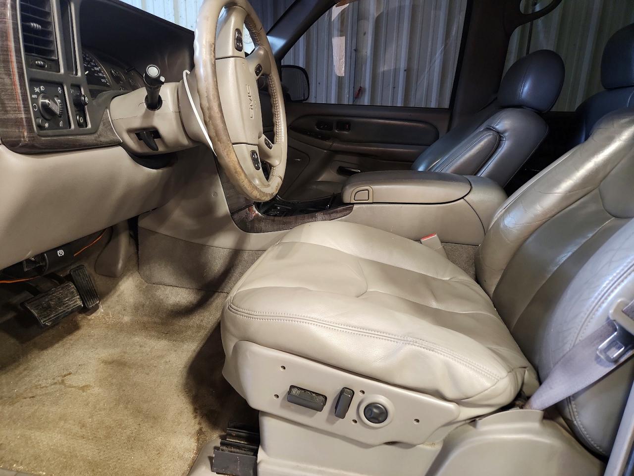2005 GMC YUKON XL DENALI photo 13