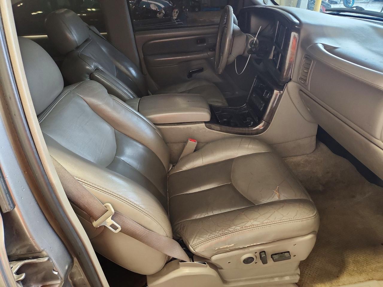 2005 GMC YUKON XL DENALI photo 19