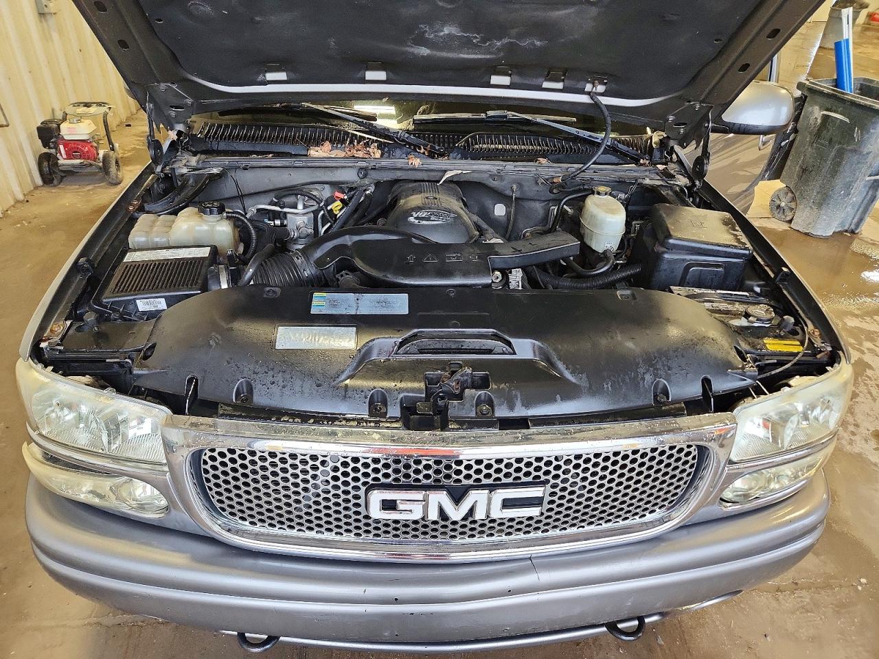 2005 GMC YUKON XL DENALI photo 21