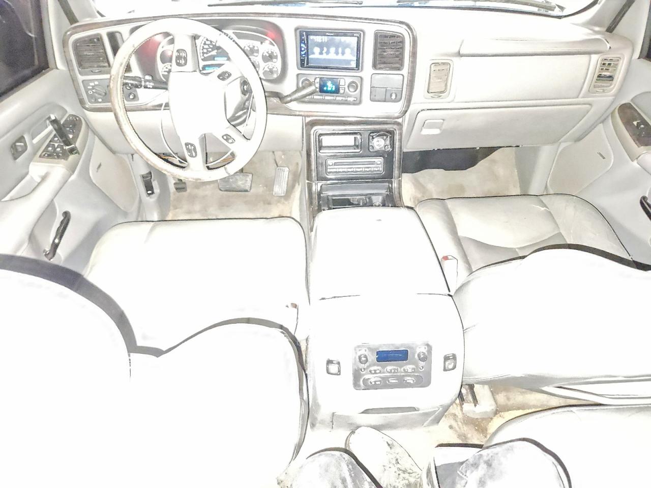 2005 GMC YUKON XL DENALI photo 15