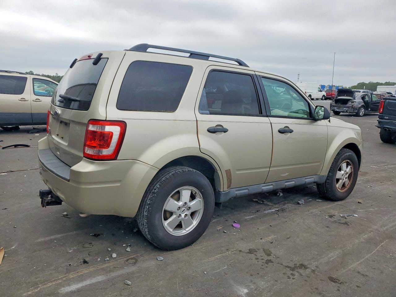 2012 FORD ESCAPE XLT photo 3