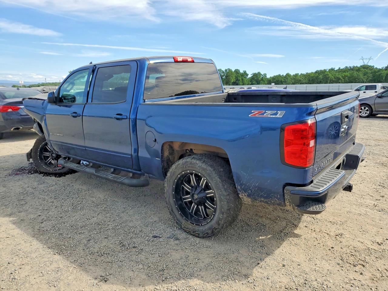 2017 CHEVROLET SILVERADO K1500 LT photo 3