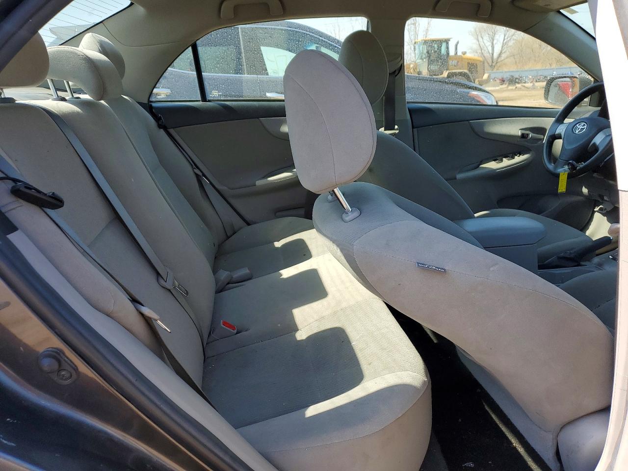2013 TOYOTA COROLLA LE photo 19
