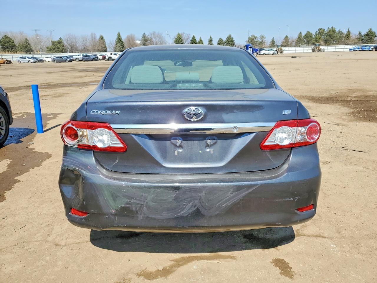 2013 TOYOTA COROLLA LE photo 11
