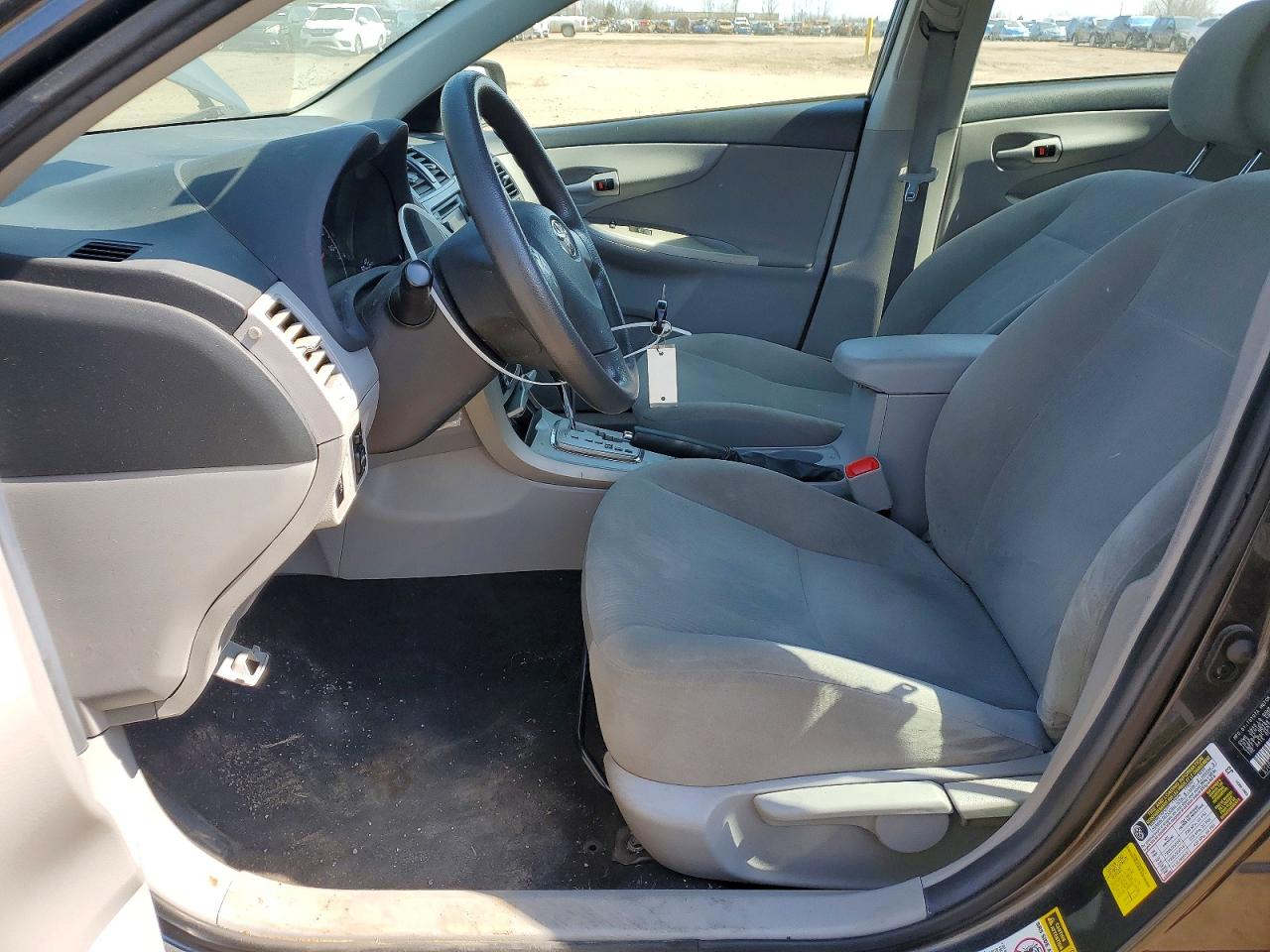 2013 TOYOTA COROLLA LE photo 13
