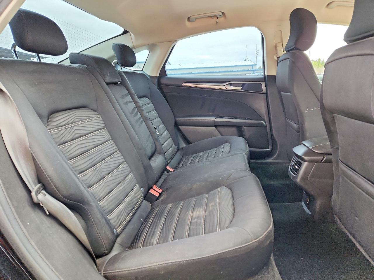 2016 FORD FUSION SE photo 19