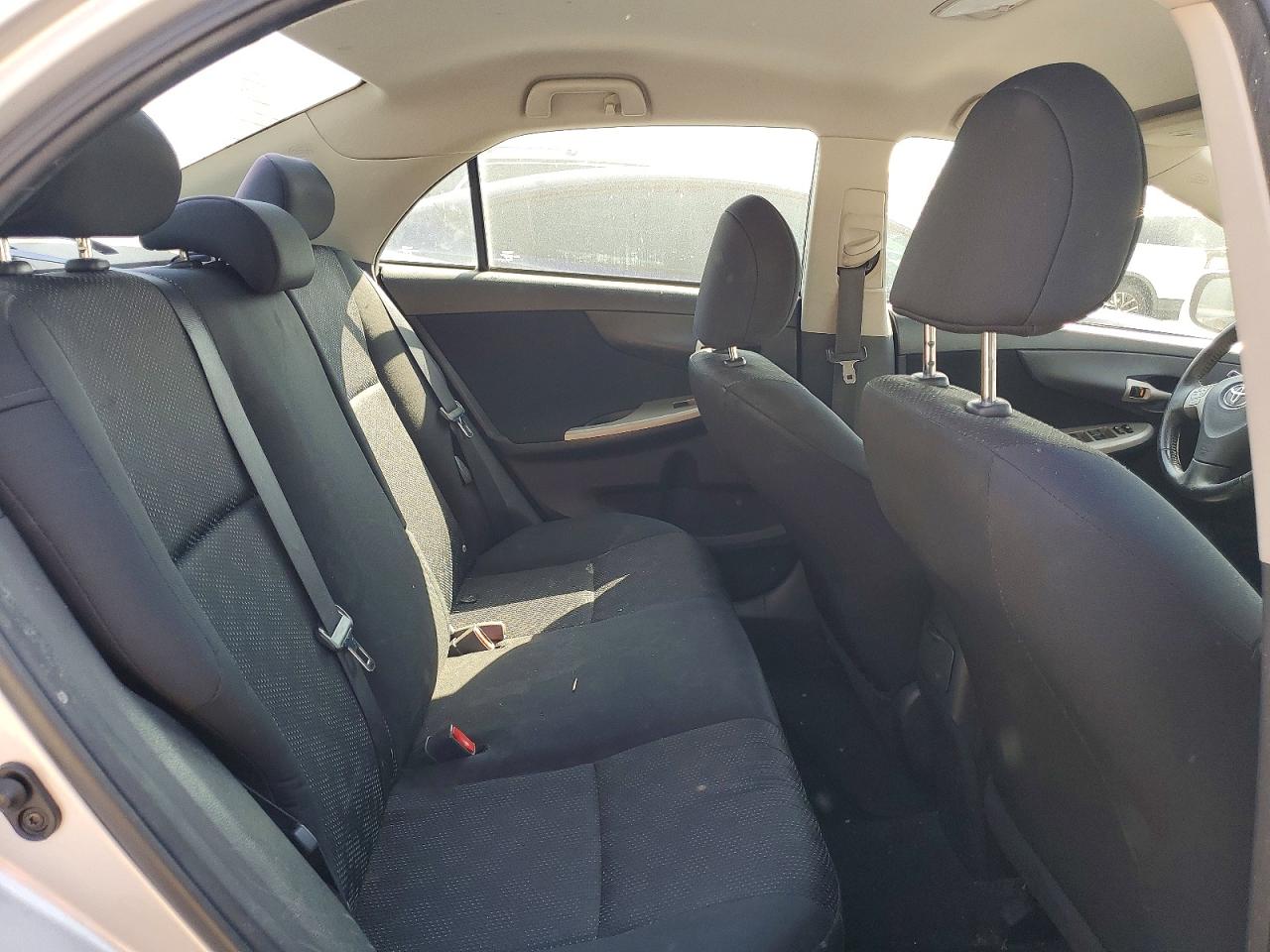 2010 TOYOTA COROLLA S photo 10