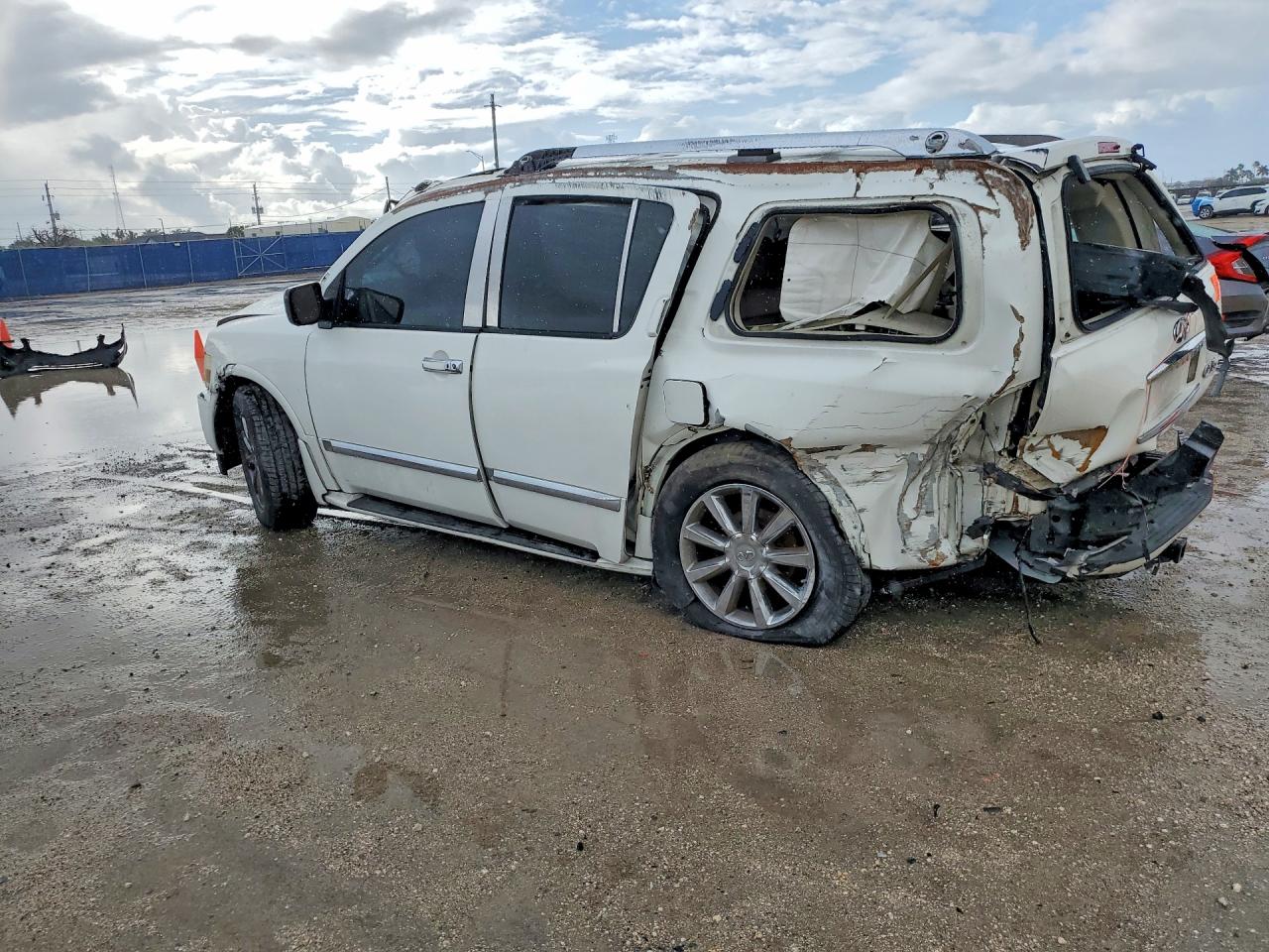 2008 INFINITI QX56 BASE photo 2