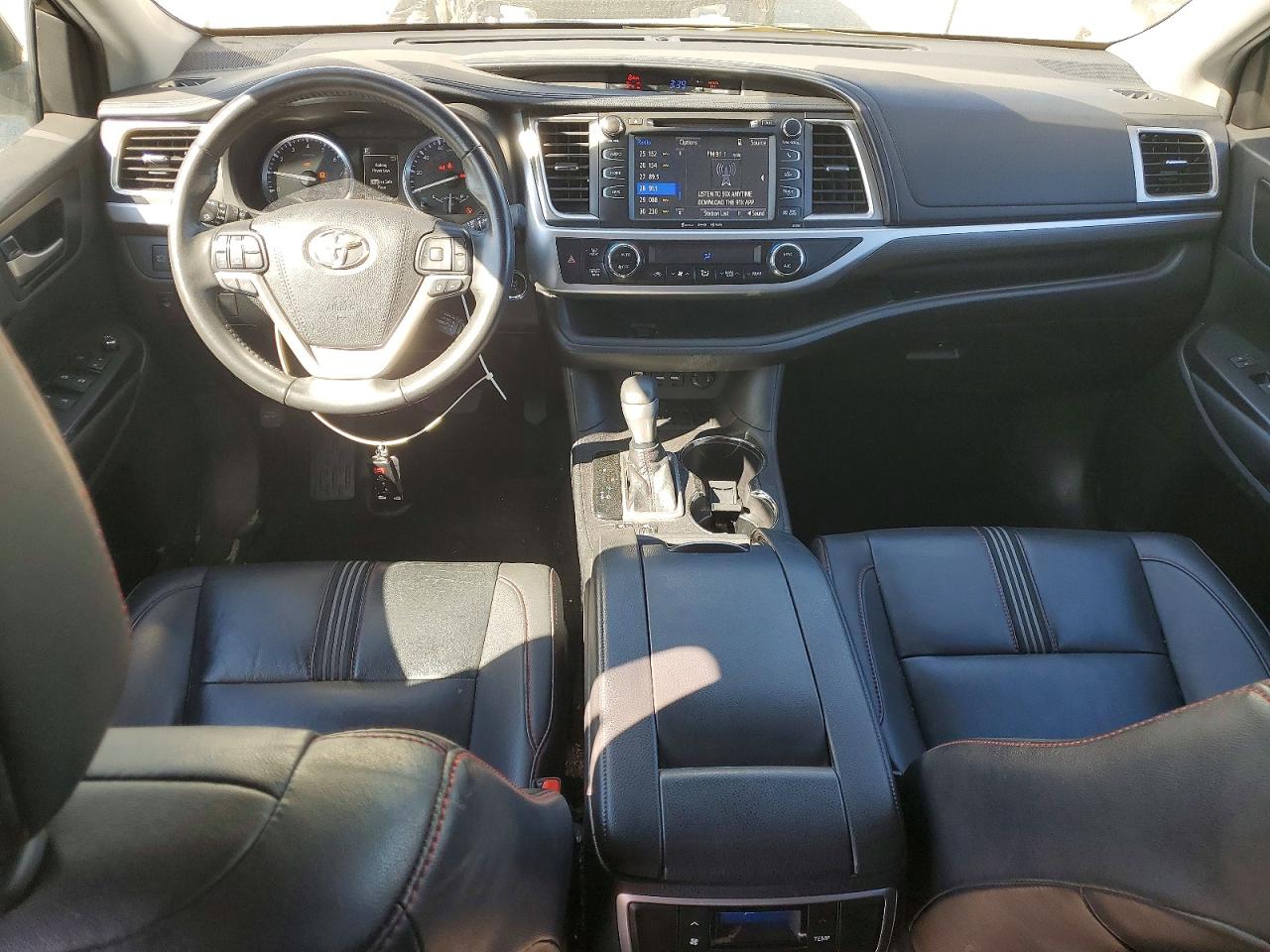 2019 TOYOTA HIGHLANDER SE photo 22