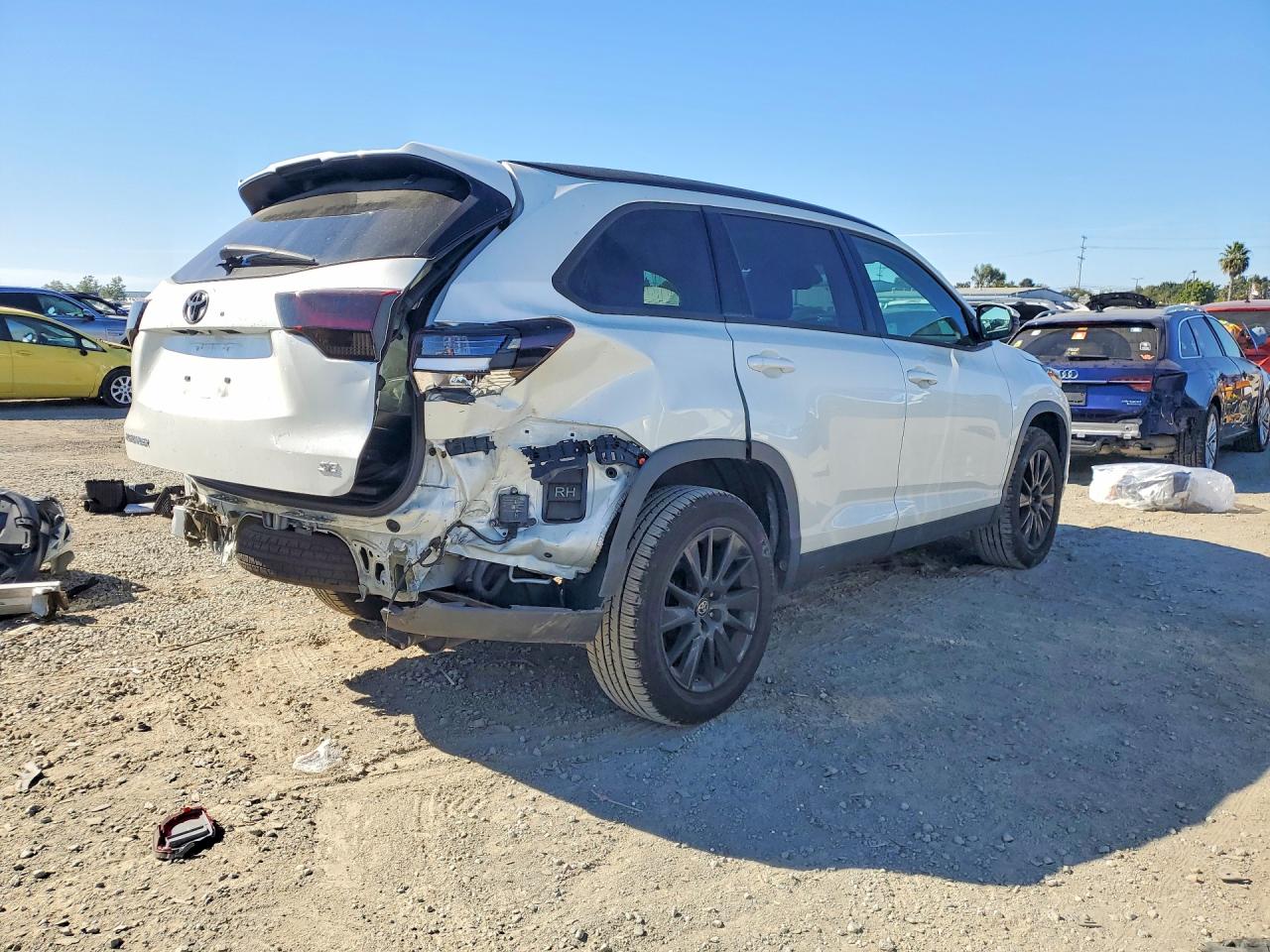 2019 TOYOTA HIGHLANDER SE photo 7