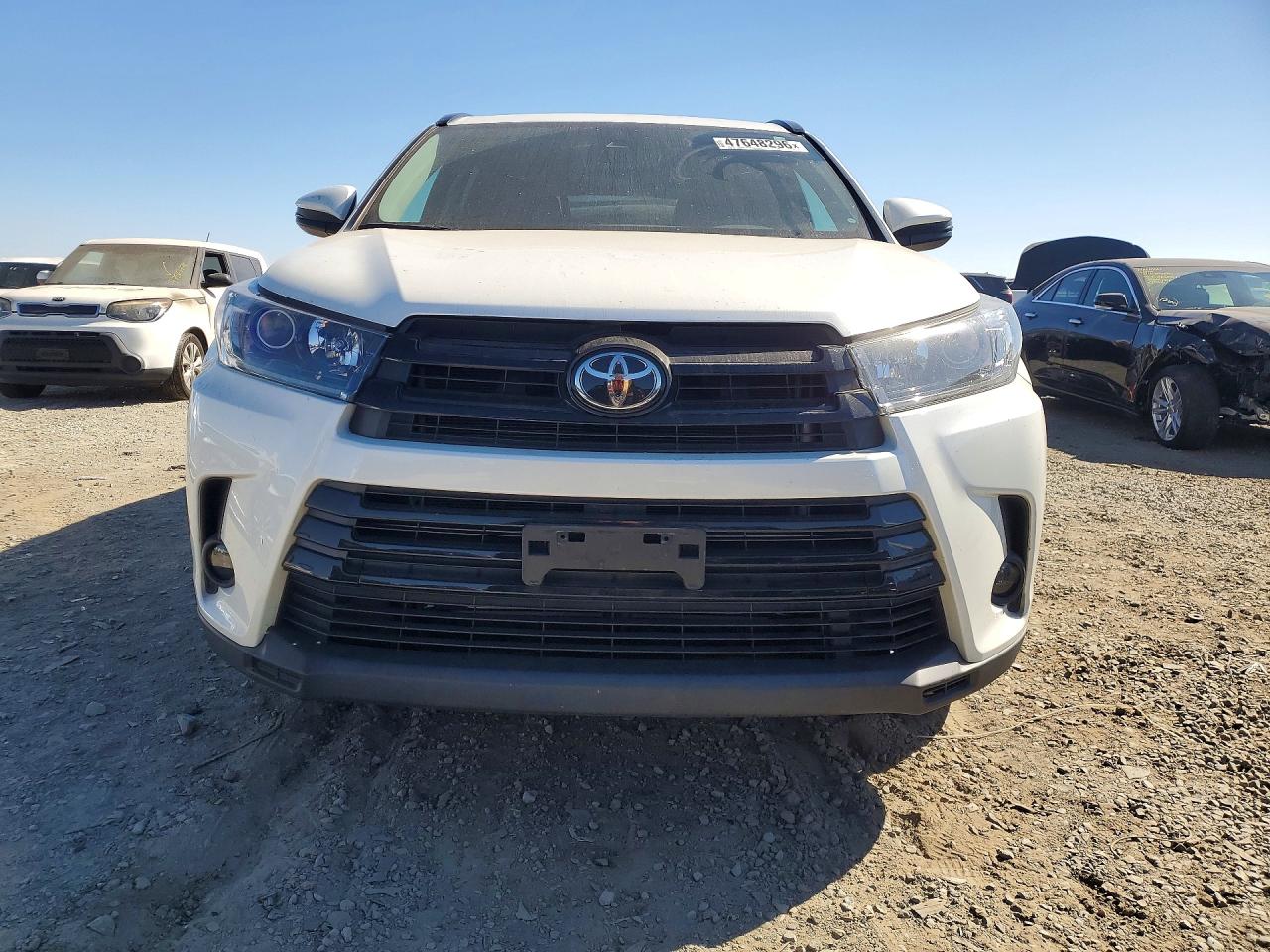 2019 TOYOTA HIGHLANDER SE photo 13