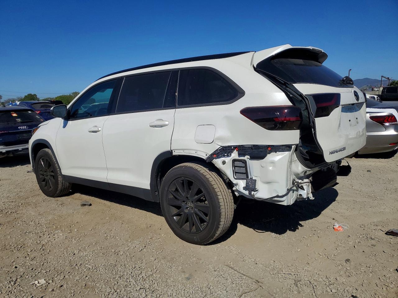 2019 TOYOTA HIGHLANDER SE photo 4