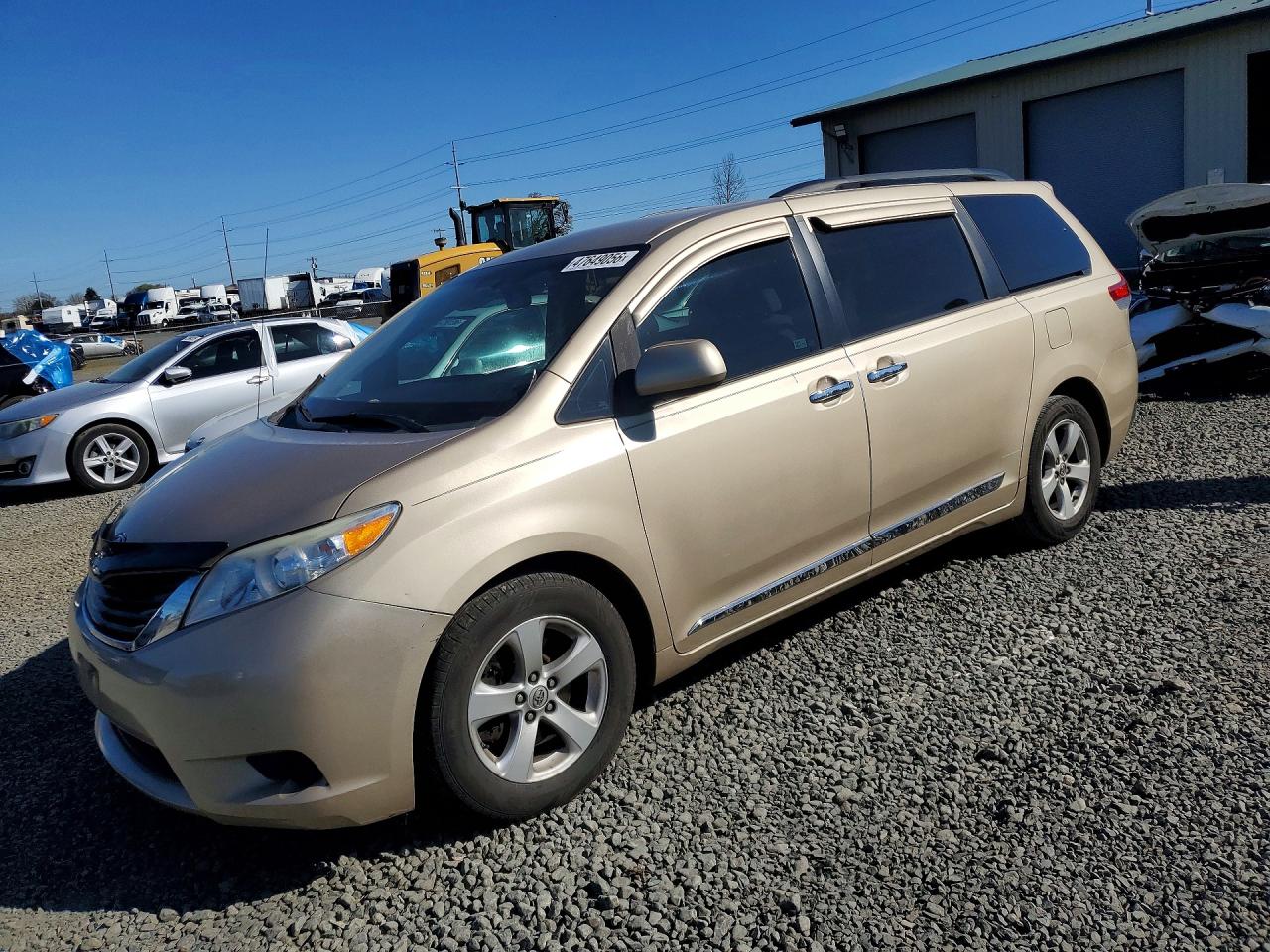 2013 TOYOTA SIENNA