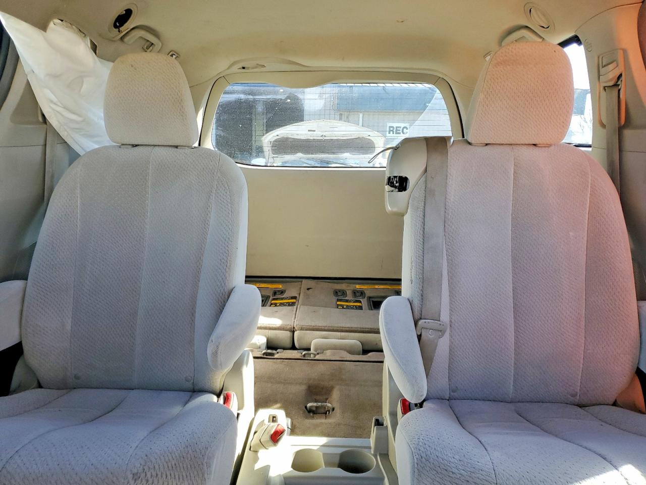 2013 TOYOTA SIENNA LE 8-PASSENGER photo 10