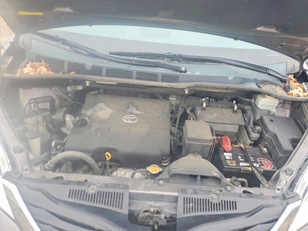 2013 TOYOTA SIENNA LE 8-PASSENGER photo 12
