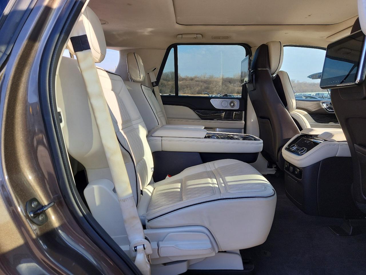 2019 LINCOLN NAVIGATOR BLACK LABEL photo 21