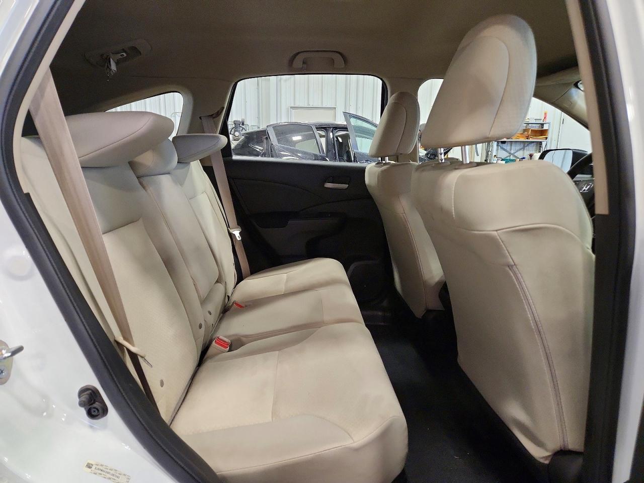 2015 HONDA CR-V LX photo 31