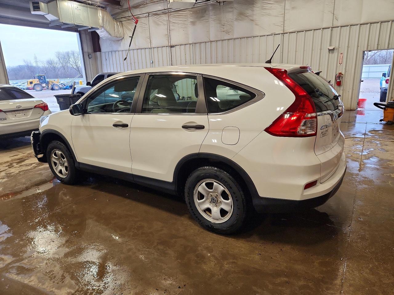 2015 HONDA CR-V LX photo 4