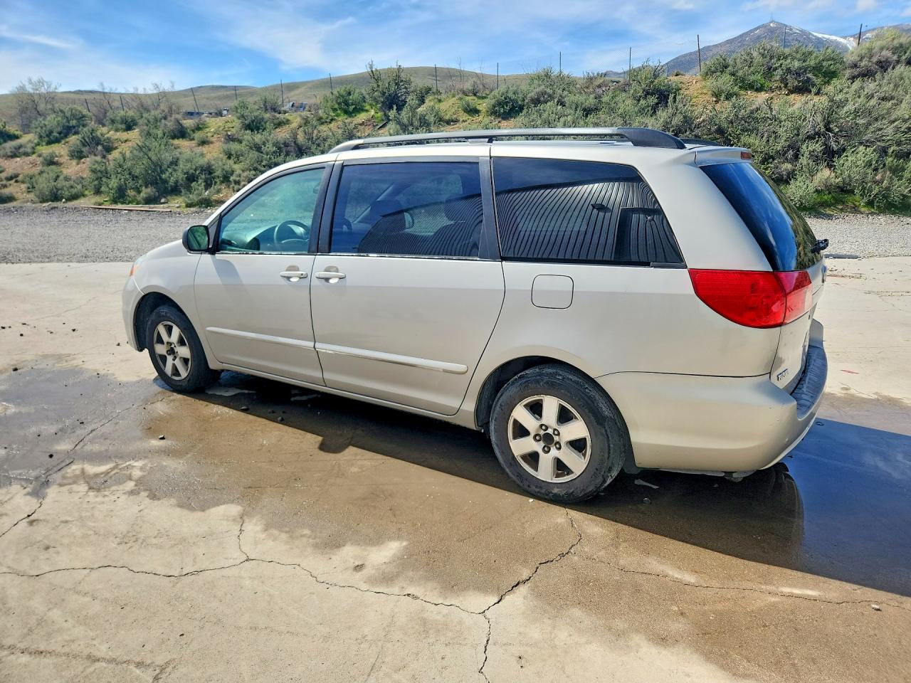 2006 TOYOTA SIENNA LE 8 PASSENGER photo 2