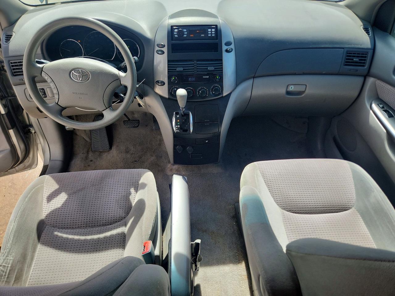 2006 TOYOTA SIENNA LE 8 PASSENGER photo 8