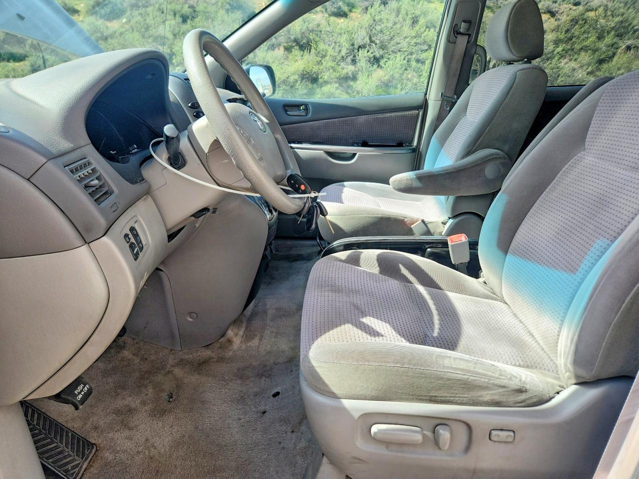 2006 TOYOTA SIENNA LE 8 PASSENGER photo 7