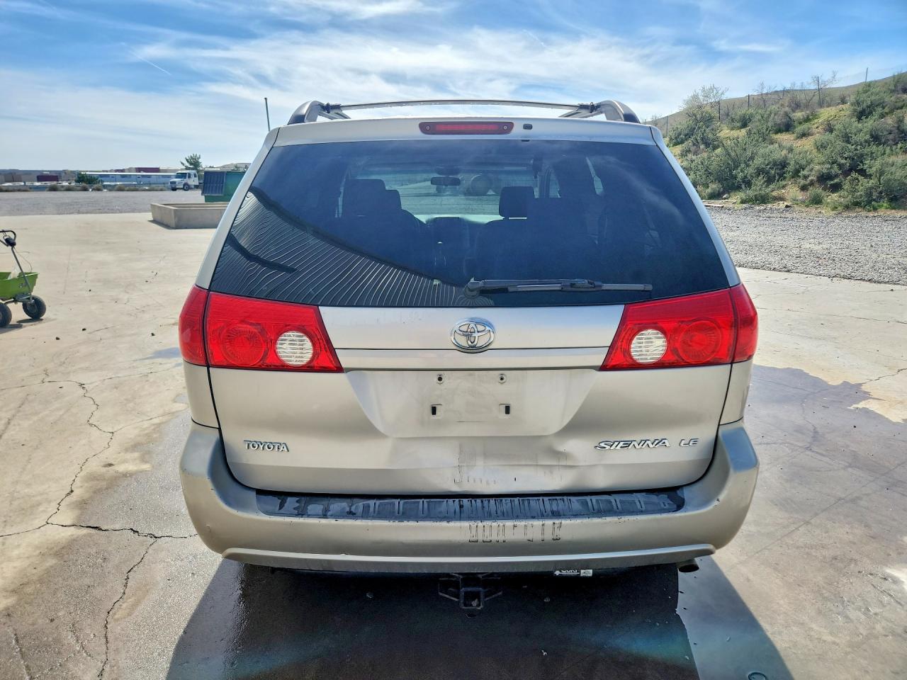 2006 TOYOTA SIENNA LE 8 PASSENGER photo 6