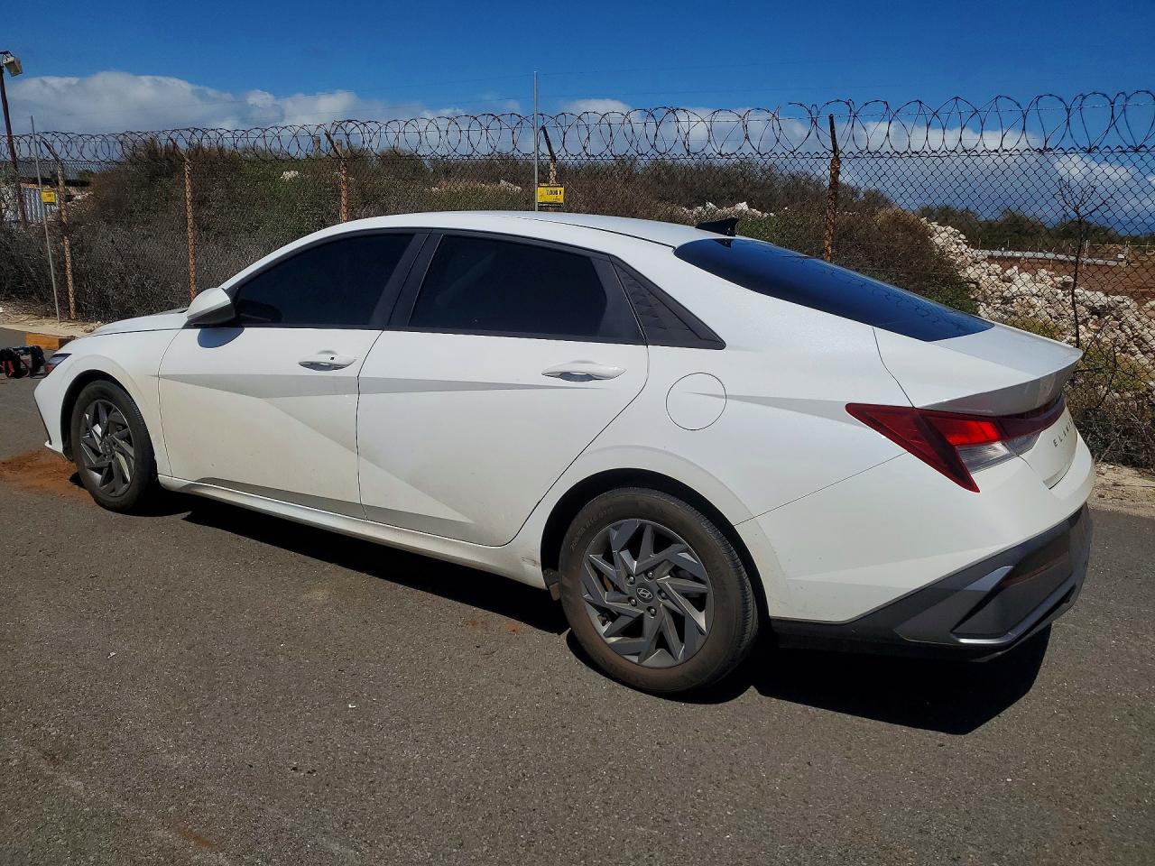 2024 HYUNDAI ELANTRA SEL photo 2