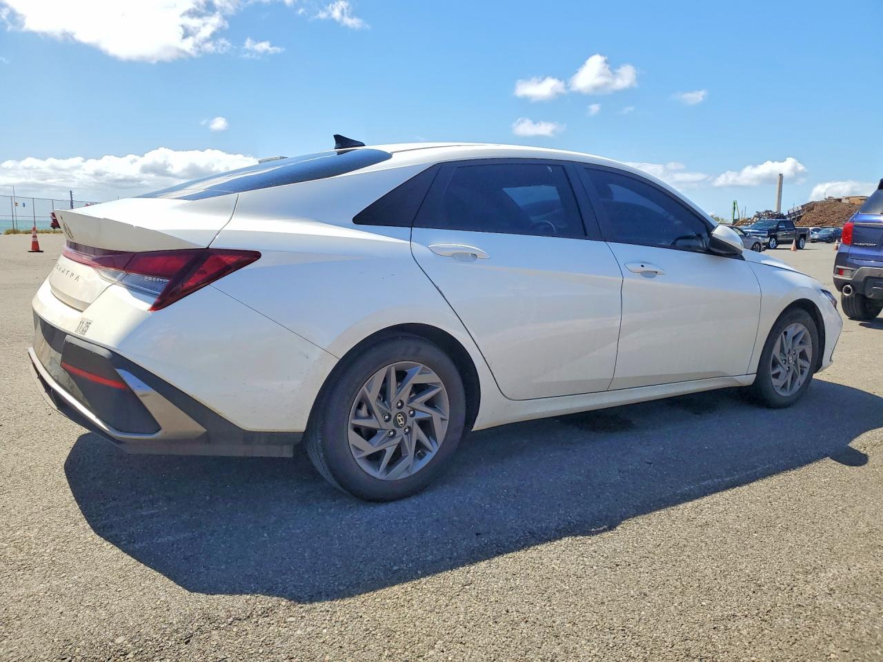 2024 HYUNDAI ELANTRA SEL photo 3