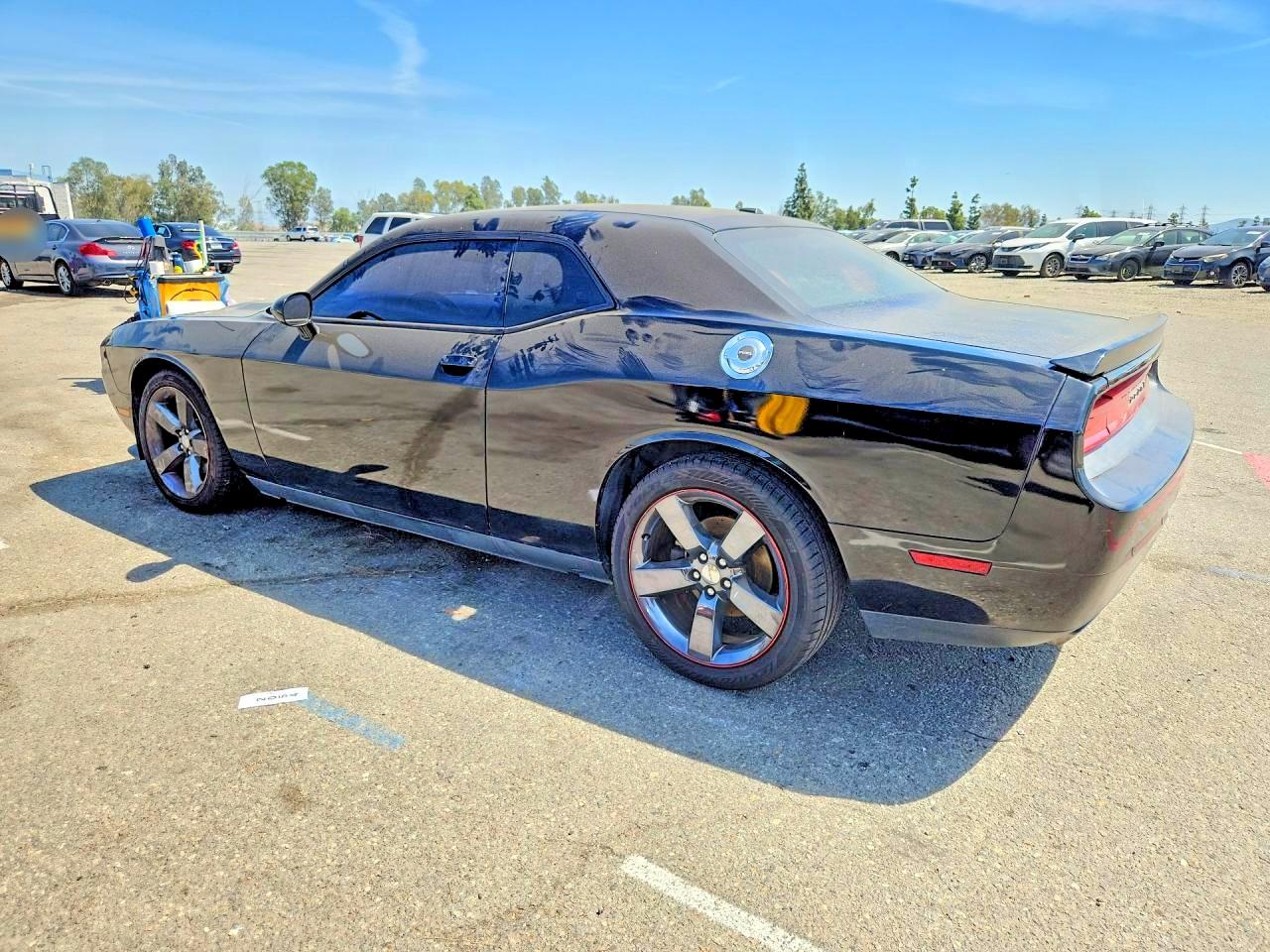 2013 DODGE CHALLENGER SXT photo 3