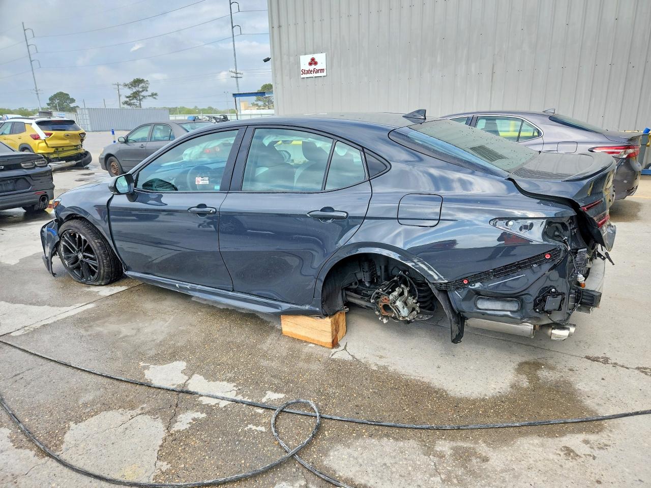 2025 TOYOTA CAMRY SE photo 3