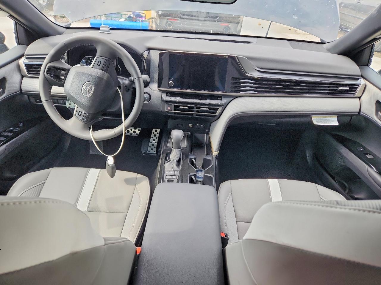 2025 TOYOTA CAMRY SE photo 15