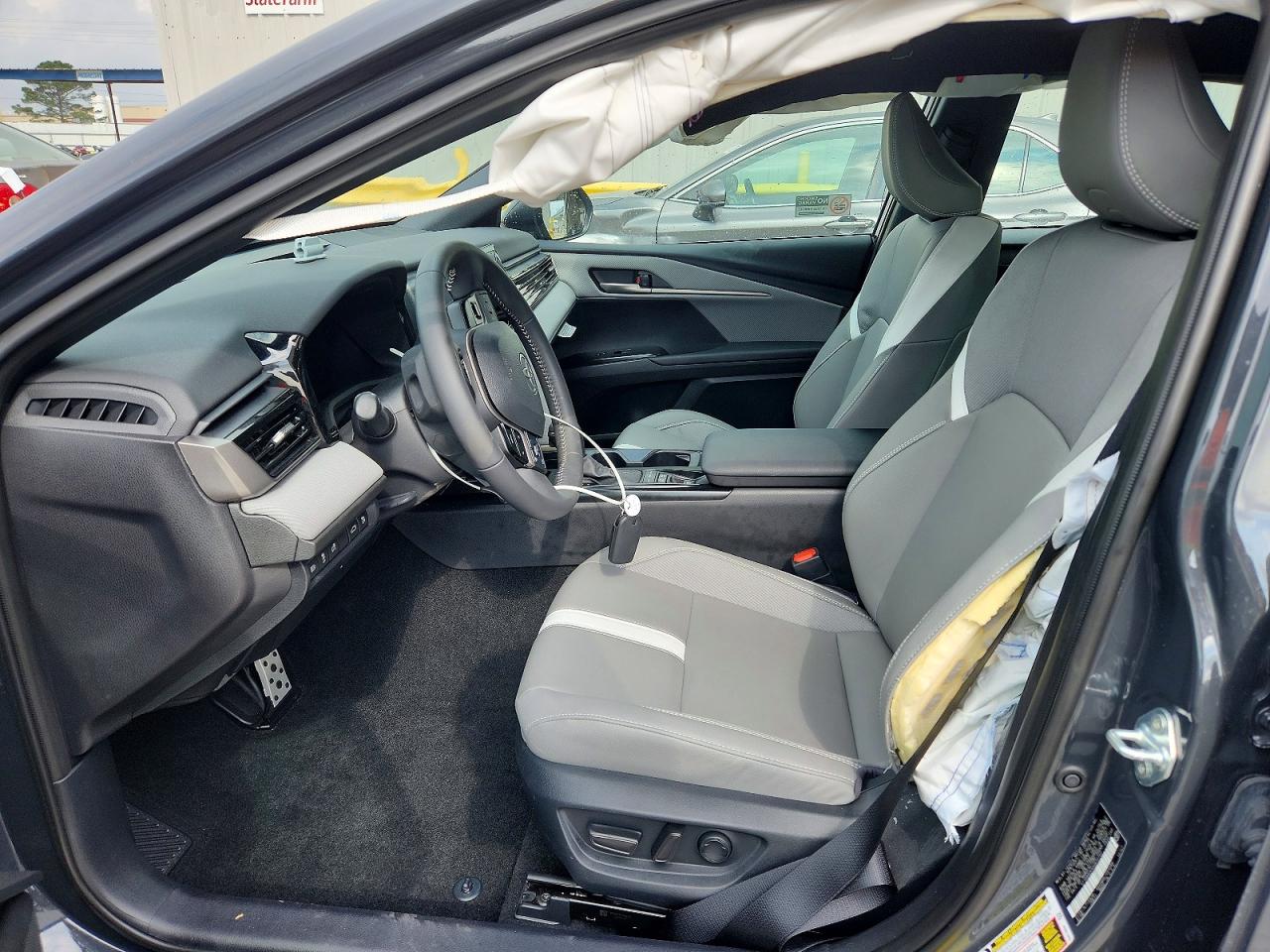 2025 TOYOTA CAMRY SE photo 13
